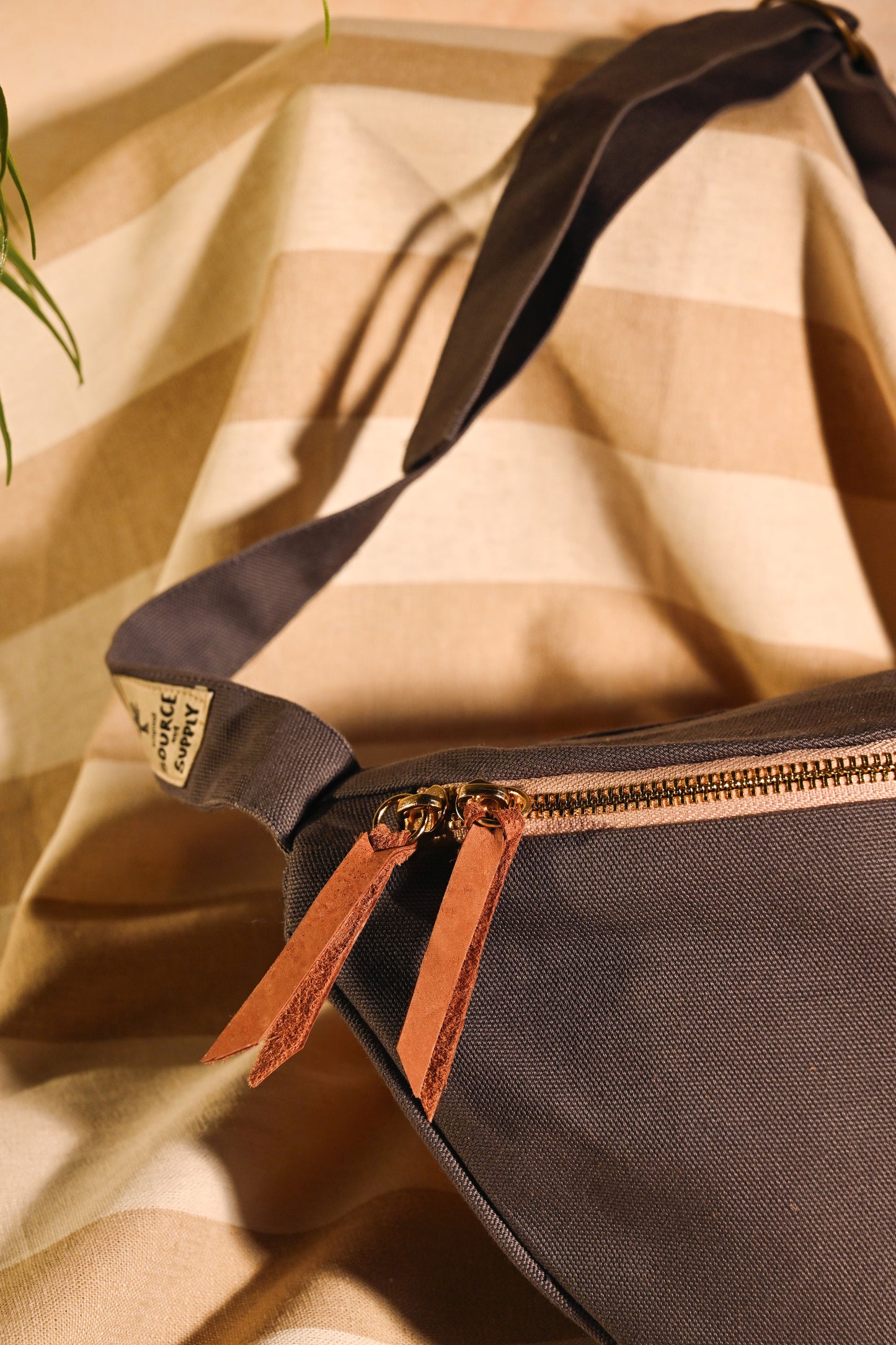Canvas XL Hangbag