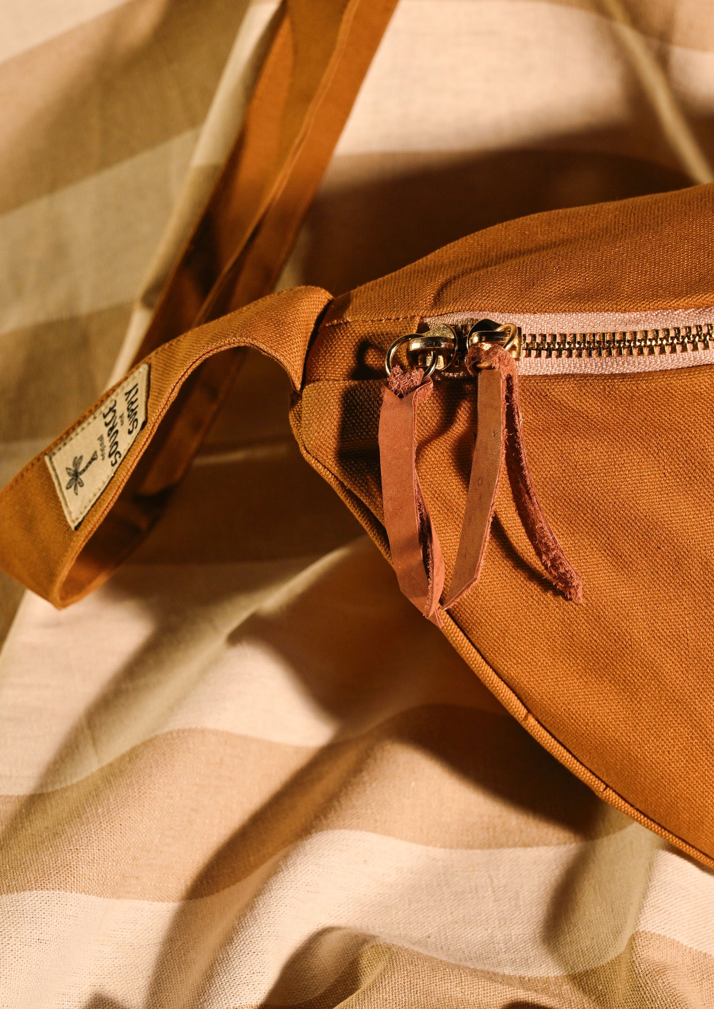 Canvas XL Hangbag