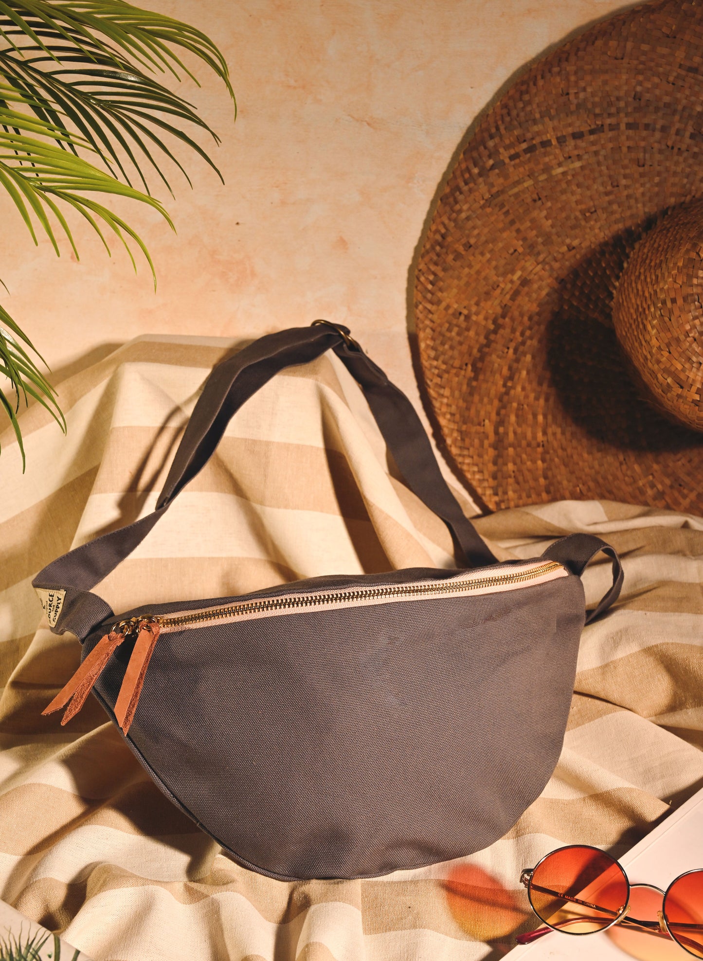 Canvas XL Hangbag